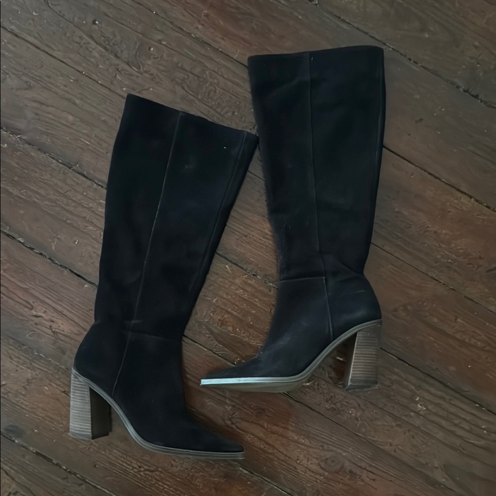 Vince Camuto - 9M Black Heeled Suede Boots